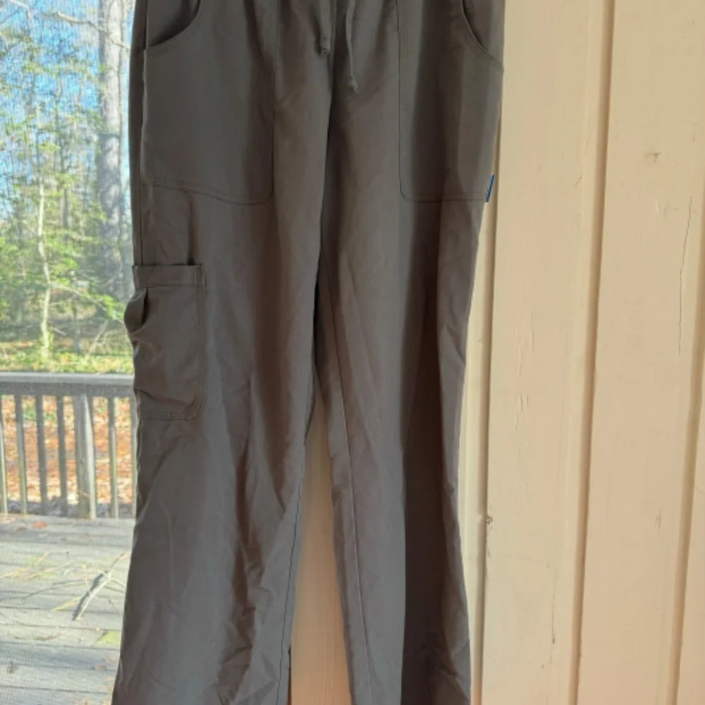 Assorted scrub Pants - Picture 4 of 9